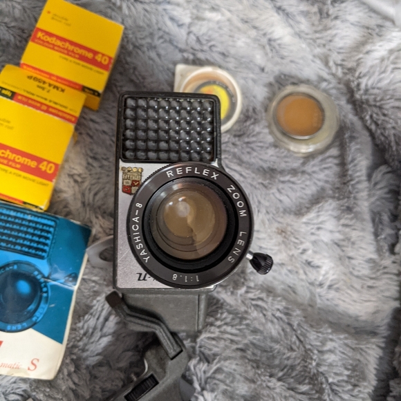 Yashica 8 1961 Home movie Camera - Picture 12 of 14